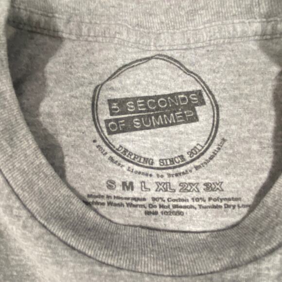 Five 5 Seconds of Summer Rock Band Group T-Shirt Kid Astronaut Landing Moon Flag - Picture 4 of 4